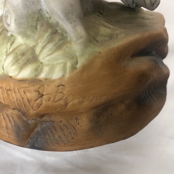 Vintage 1981 royal crown windable porcelain music box​ - Picture 5 of 7